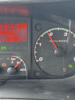 Co oznaczają te dwie kontrolki w Iveco Daily? [Link do zdjęcia]