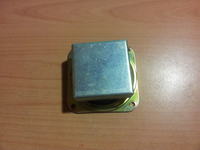 Głośnik GF0876M - co to za metalowa puszka na magnesie?