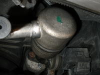 Dlaczego woda zbiera się na skraplaczu w Audi A3 2000?