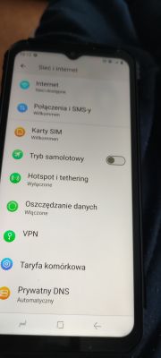 Ekran telefonu z widokiem ustawień Sieć i internet w języku polskim, bez zakładki APN.
