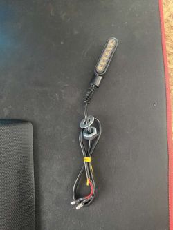 Dodatkowy kierunkowskaz dynamiczny do hulajnogi z przewodami i nakrętkami