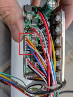 Hulajnoga Cavion Go City - Kolorystyka przewodów: GND, TX, RX, 15V, VBA, TEN