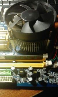 Jak zdjąć chłodzenie z procesora Intel socket 775