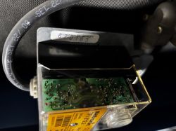 Sterownik Siemens TFI 812.2 z widocznymi osmaleniami w obudowie z przezroczystym plastikiem