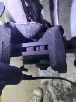 Audi Q5: bicie kierownicą/kołem lewym przód po 15km - przyczyny, zawieszenie, łożysko