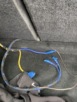 Jak podłączyć w samochodzie 4-kanałowy wzmacniacz?