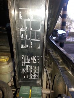 Jeep Grand Cherokee (1999 - 2000) - How to connect another radio?