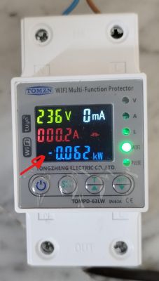 Display of TOMZN WIFI Multi-Function Protector showing negative power reading of -0.062 kW.