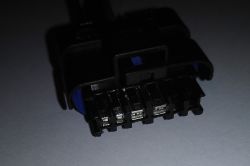 Jak wyjąć przewody z terminalami z złącza SICMA 6 pin?