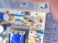 Dometic SMP184-05 - Jakie wartości rezystorów w przetwornicy 12V?