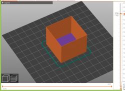 Model 3D przedstawiający pusty sześcian na siatce w programie do druku 3D.