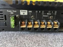 Jak podłączyć subwoofer i wzmacniacz z użyciem kostki ISO?