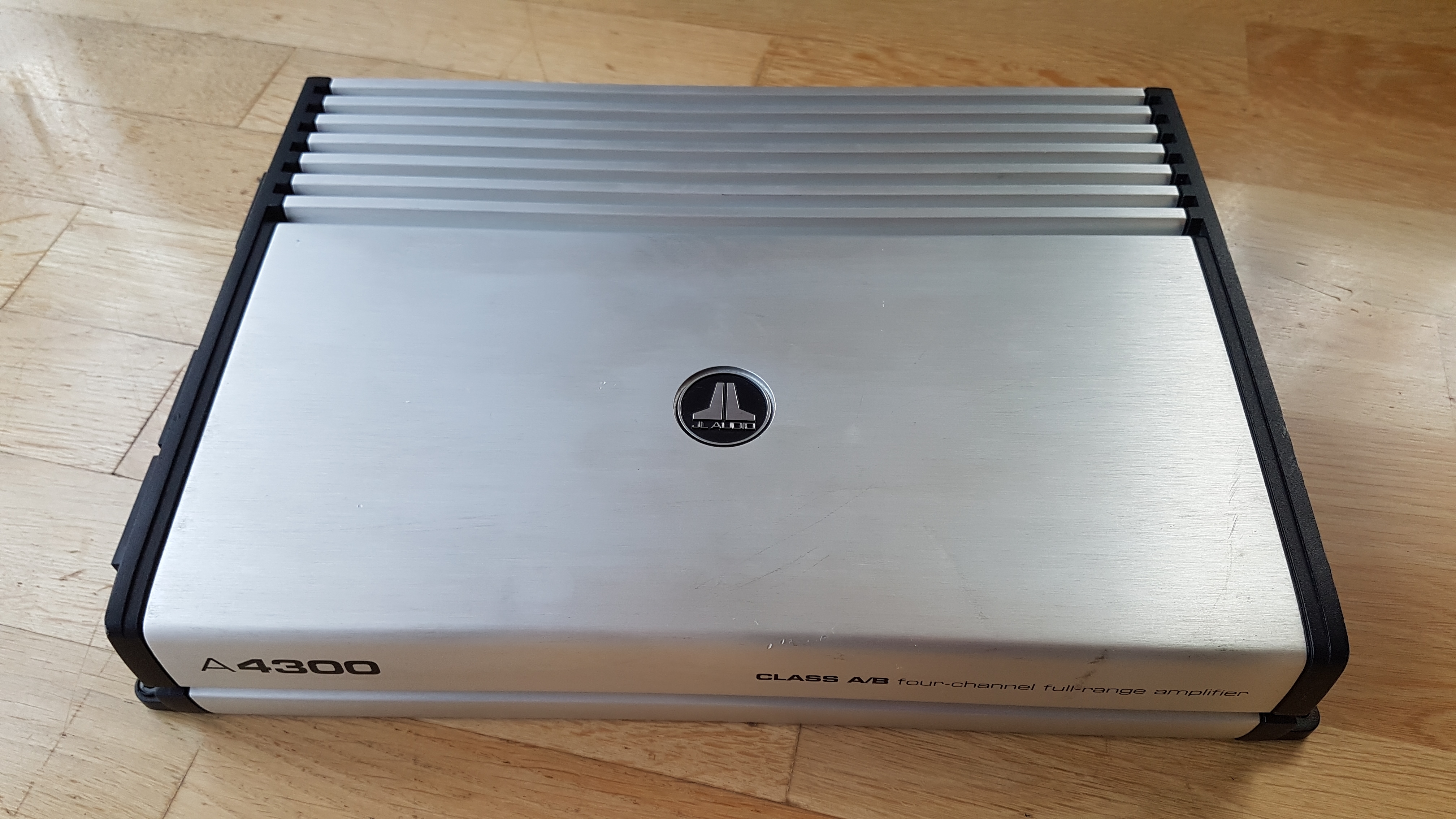 [Sprzedam]Wzmacniacz JL Audio A 4300 elektroda.pl