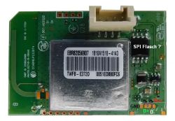 Płytka PCB z modułem w metalowej osłonie i opisanymi padami: GND, D+, D-, VCC oraz „SPI Flasch?”