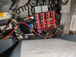 Ford Fiesta mk7 2009 - Przebicia w dodatkowym porcie USB