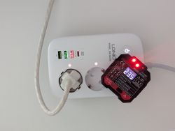 Socket tester connected to LDNiO power strip shows one red LED on the left