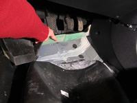 Jak usunąć tłustą wilgoć z podłogi samochodu?