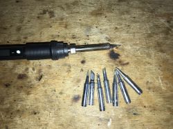 Budżetowa stacja lutownicza JCD 8908 2 in 1 (groty + hot air) za 200 zł, wylut VGA HDMI itd