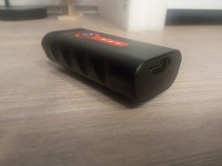 Ladowanie latarki rowerowej daozhimei 8000lm - świeci tylko pod ładowaniem