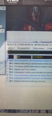 Ekran konfiguracji VCDS na laptopie pokazujący ustawienia kodowania modułu samochodowego.
