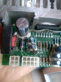 Jak podłączyć seryjny wzmacniacz w Fiacie Punto HGT? Szukam schematu.