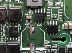 Wnętrze odkurzacza smart/robota sprzątającego z WiFi Medion 13277