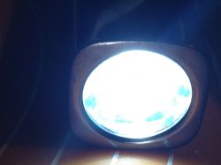 Recenzja latarki z funkcją powerbanku z Biedronki - użytkowanie i funkcje