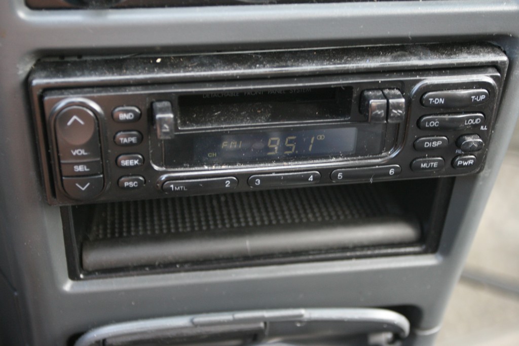 Daewoo Nexia Jak wyciągnąć fabryczne radio AKF4085