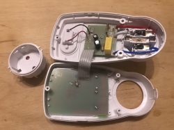 Mini-test i teardown wtyczkowego watomierza/licznika energii na układzie V9261F Mini-test i teardown wtyczkowego watomierza/licznika energii na układzie V9261F