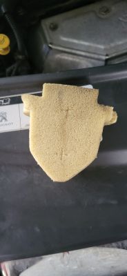 Funkcja dodatkowego filtra z gąbki pod filtrem powietrza w Peugeot 2008 1.6 VTi Allure 2013