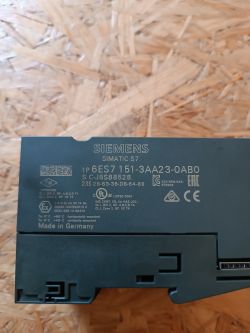 Sterownik Siemens ET200S z detalami modelu i certyfikatami.