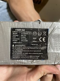 Hulajnoga elektryczna: brak włączenia bez ładowarki mimo naładowanej baterii - przyczyna?