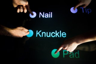 TapSense -technologia interfejsu dotykowego rozróżnia dotyk różnych części palca