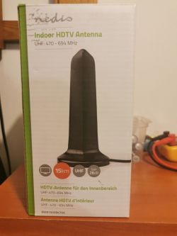 Opakowanie anteny wewnętrznej HDTV firmy Nedis z widocznymi parametrami technicznymi.