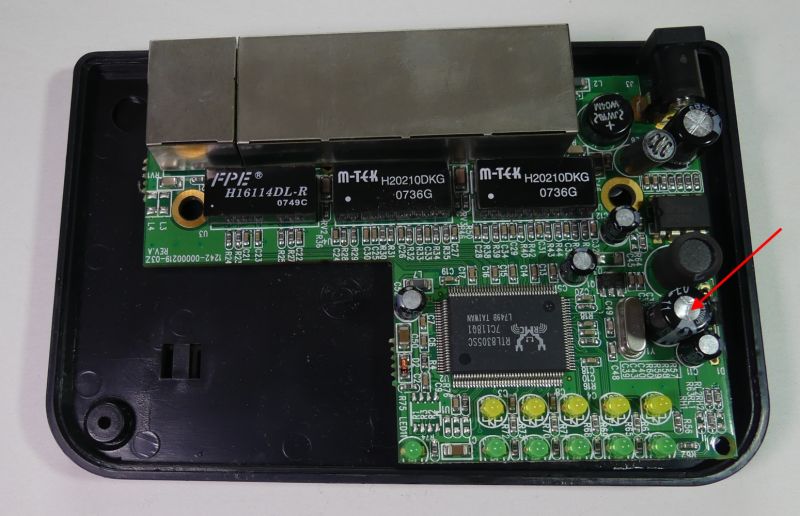 Zaglądamy do wnętrza Mikrotik RB750GR3