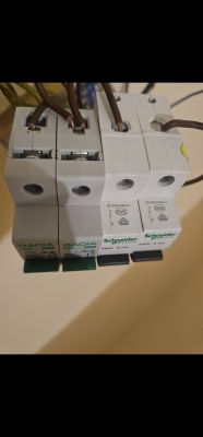 Tymczasowa instalacja elektryczna z wyłącznikami Schneider Electric i Gacia