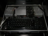 Przenośny komputer w walizce