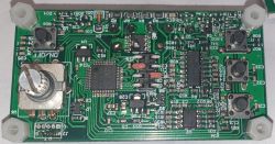 Moduł elektroniki DPS3005 z przyciskami, pokrętłem i układami scalonymi