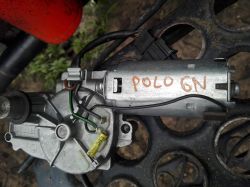 Podłączenie kabli w tylnym silniczku wycieraczki VW Polo 6N