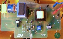 Redyk AB 200 - Elektryzator nie miga, piszczy zamiast tykać, co sprawdzić?