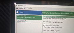 Zbliżenie na ekran komputera diagnostycznego z widocznymi kodami usterek 1041 i 1058 w samochodzie Peugeot 206 CC.