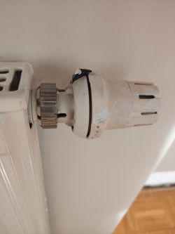 Problem z demontażem głowicy termostatycznej Danfoss