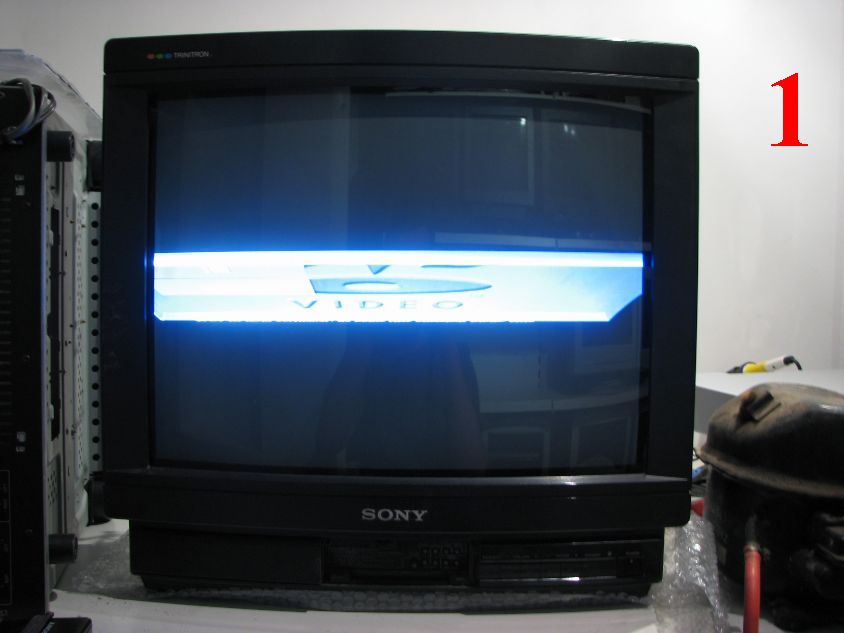Sony KV-2184MT - Obraz niepełny i zniekształcony po włączeniu TV