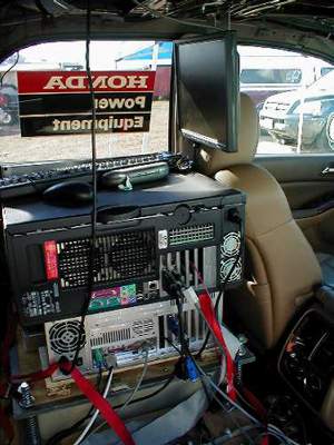 Autor CESARa i autonomiczny robot na bazie ACURA MDX Autor CESARa i autonomiczny robot na bazie ACURA MDX