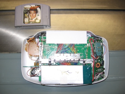 L64 - Przenośna konsola N64