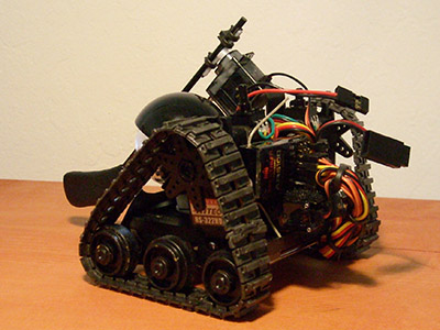 Zdalnie sterowany robot do golfa