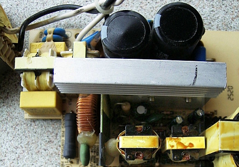 Fortron FSP Group INC model: FSP400-60PFN wyciek elektrolitu
