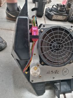 Podłączenie subwoofera Nokia do Audi A3 L8 - szukam schematu instalacji
