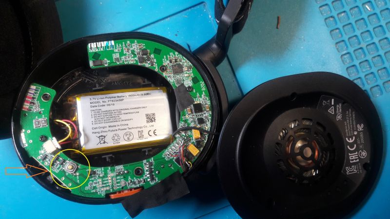 Do czego ten switch? słuchawki ARCTIS9 HS00018 (Steelseries)