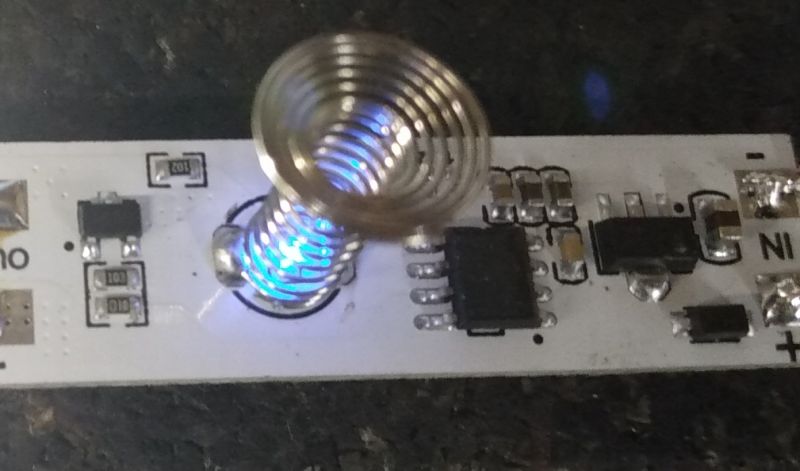 Włącznik/ściemniacz dotykowy do lamp LED Włącznik/ściemniacz dotykowy do lamp LED
